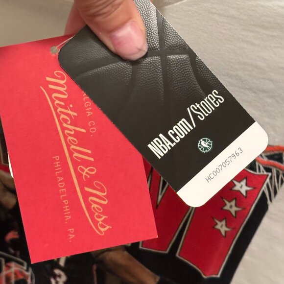 NBA HOTTNESS HEAT DWAYNE WADE TSHIRT - MEDIUM - NWT - Picture 5 of 5